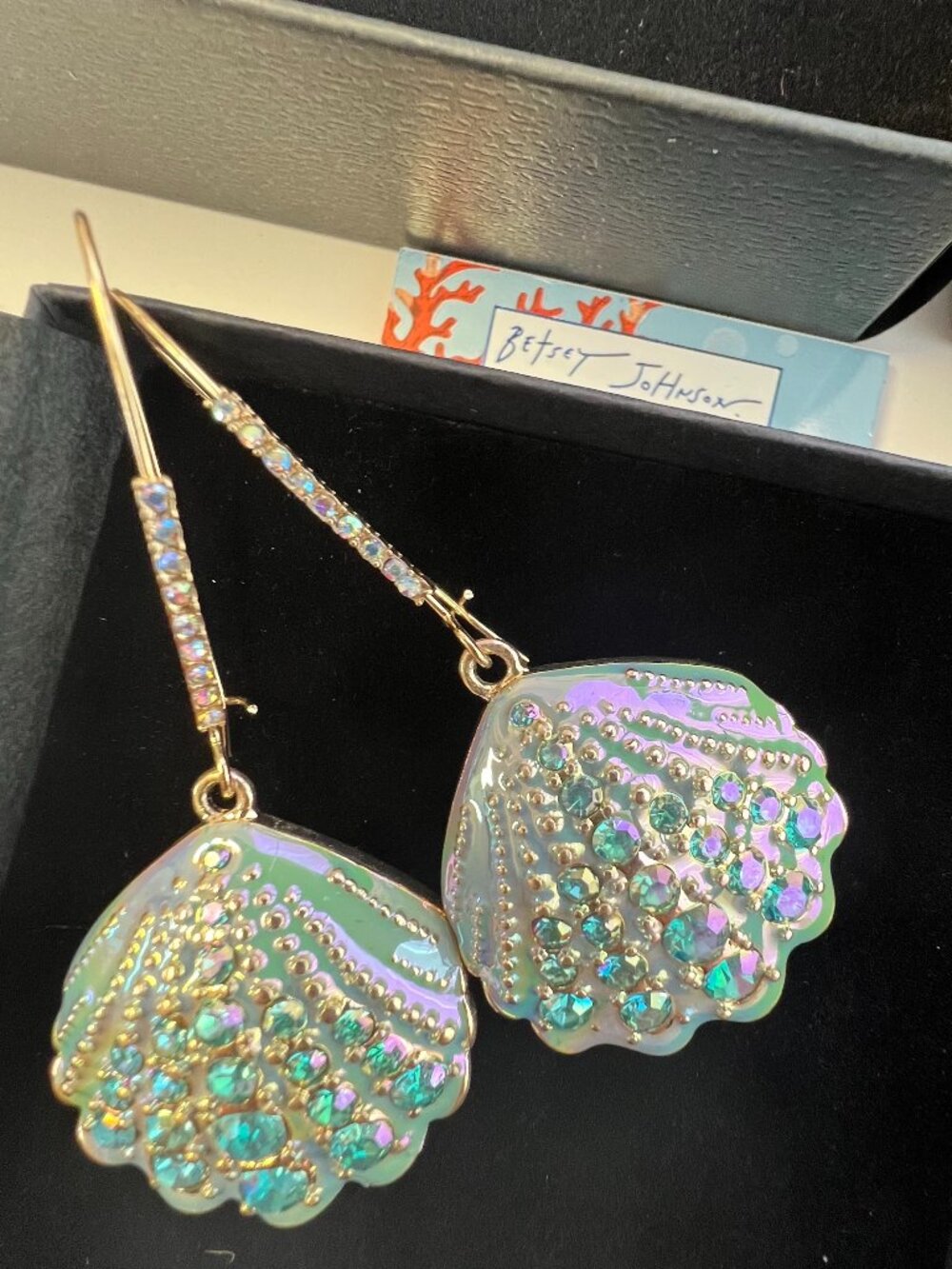 BETSEY JOHNSON GOLD TONE IRIDESCENT Seashell DANGLE EARRINGS 2.5”in. New W/box